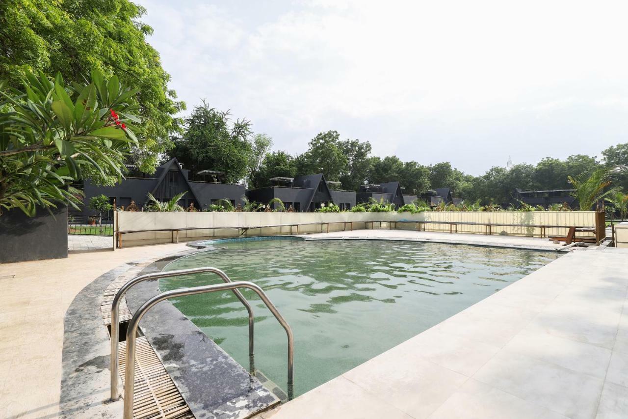 Oyo 48991 Serene Cottages And Resorts Вадодара Екстериор снимка