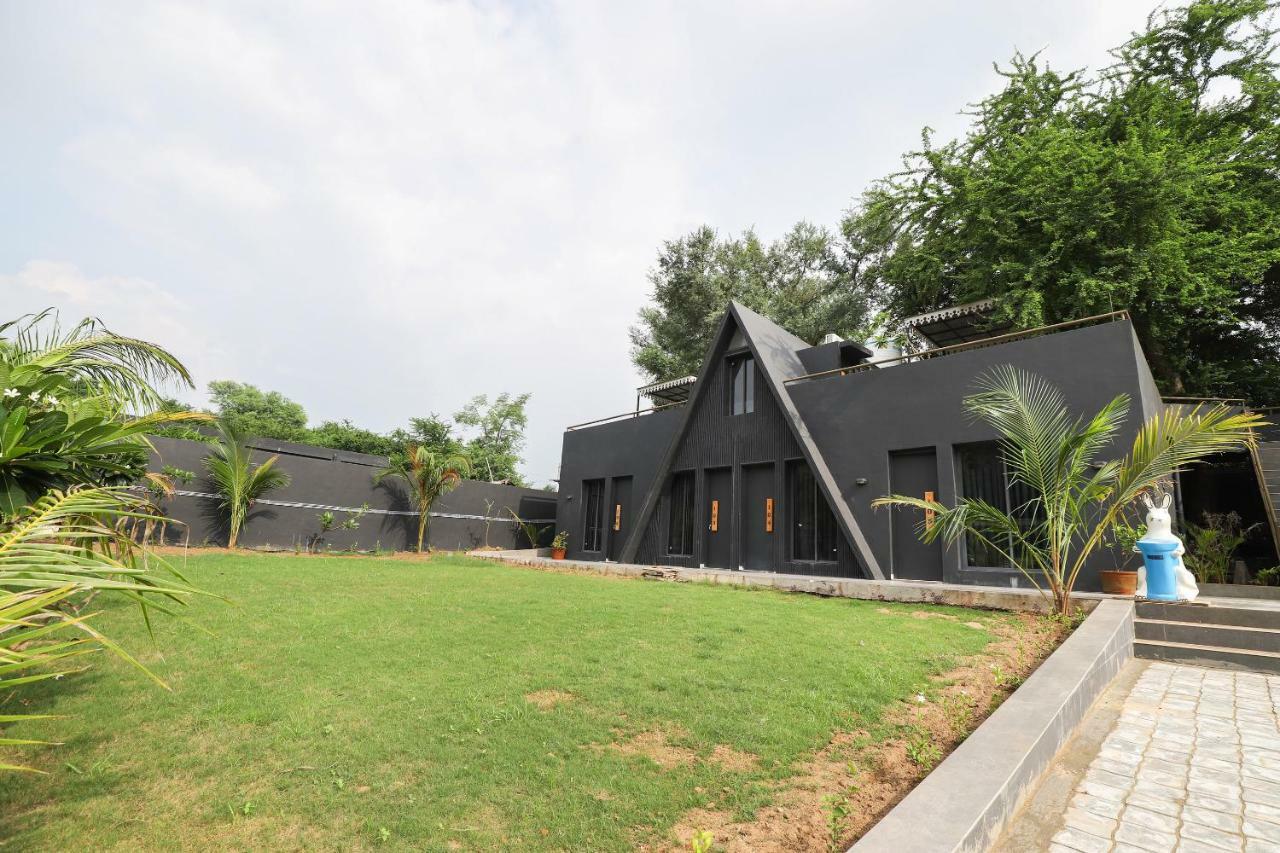 Oyo 48991 Serene Cottages And Resorts Вадодара Екстериор снимка